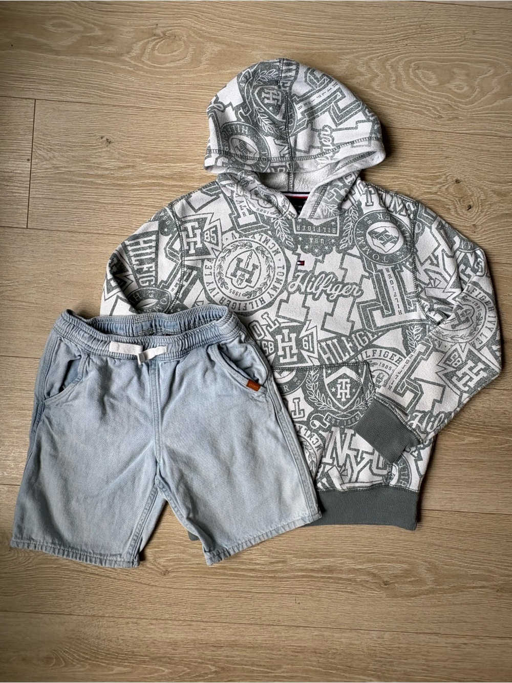 Tommy Hoodie and &Denim Pull-on Shorts
